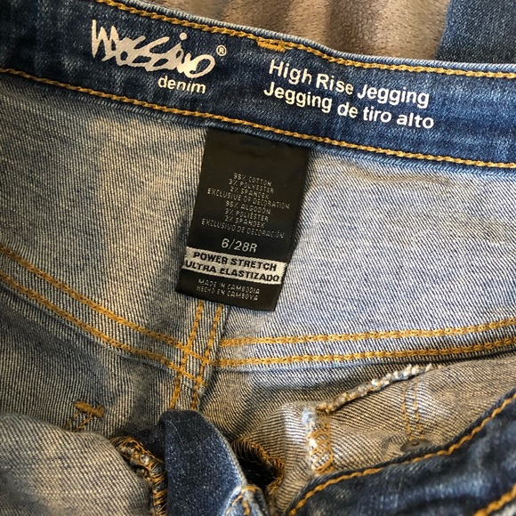 ON HOLD Lightly distressed jeans - Picture 7 of 8